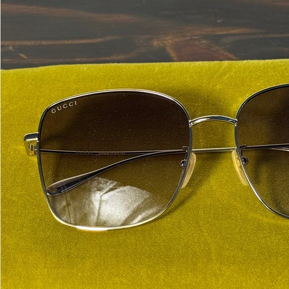 GUCCI Square Frame Gold/Grey Sunglasses with Charms, Bags - Picture 7 of 16